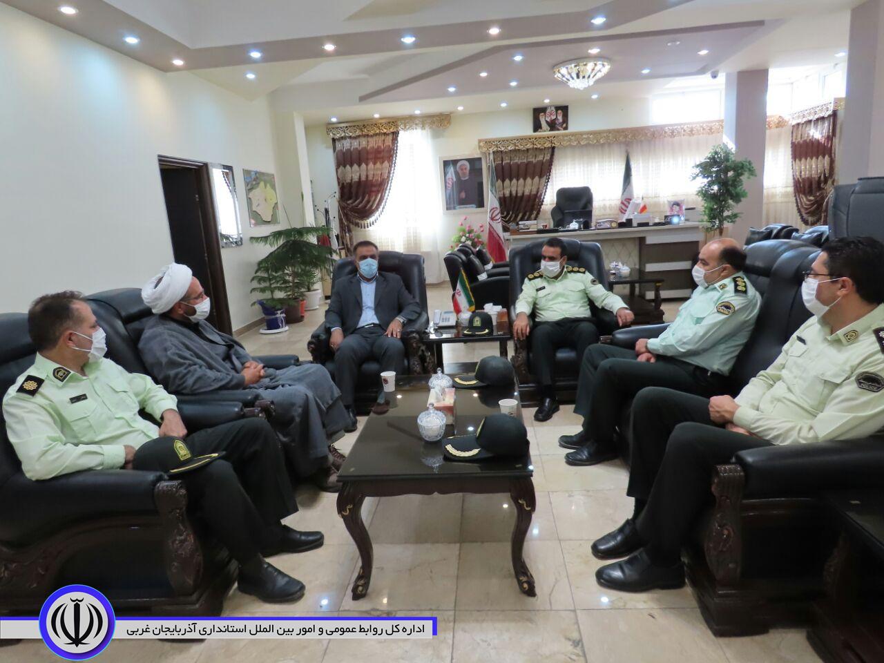 دیدار فرمانده نیروی انتظامی با فرماندار به مناسبت هفته دولت