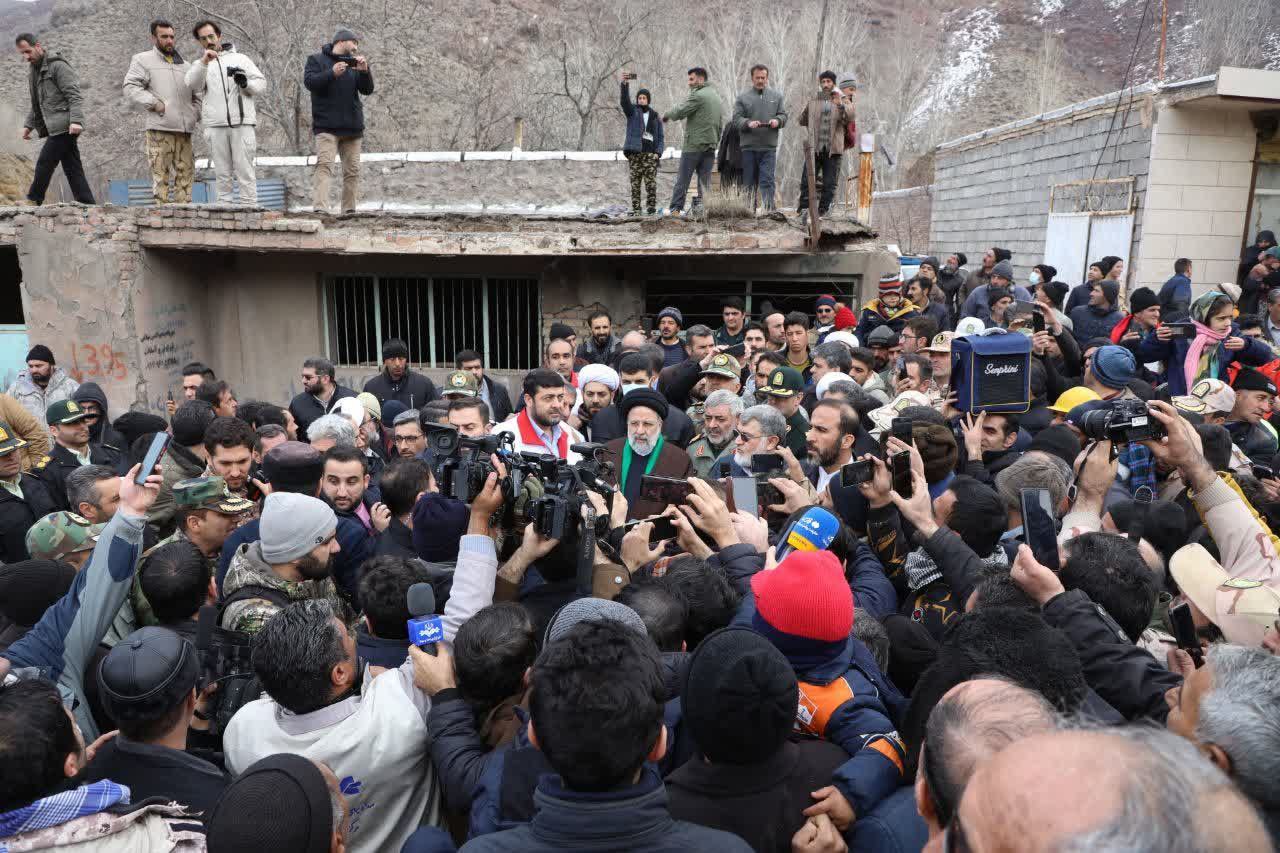 دکتر رئیسی در جمع مردم روستای زلزلهزده بدلان