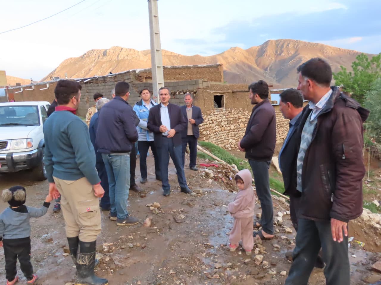 بازدید میدانی فرماندار از نقاط سیل زده شهرستان چایپاره
