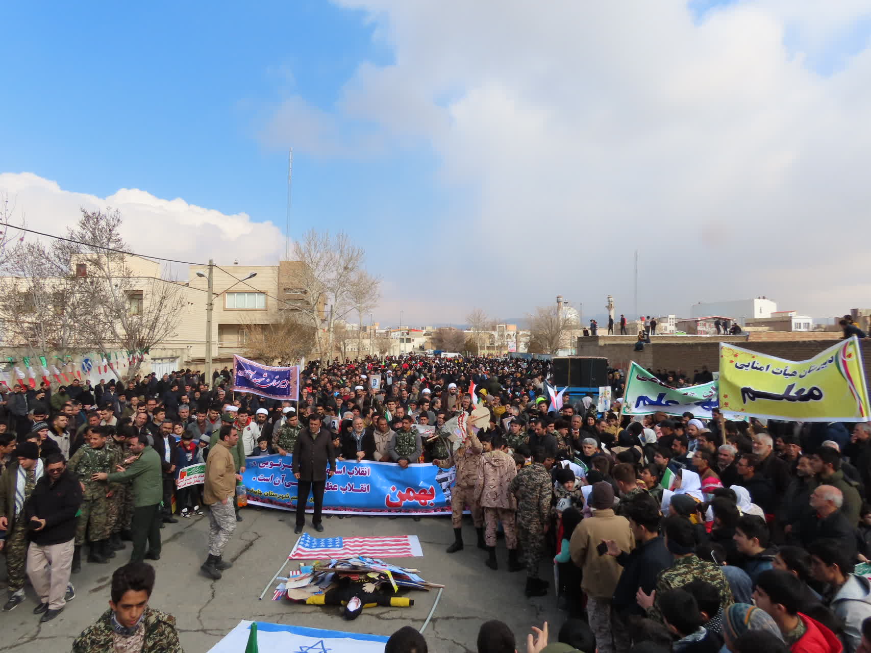 همزمان با سراسر کشور ، راهپیمایی یوم الله 22 بهمن مردم شهرستان چایپاره