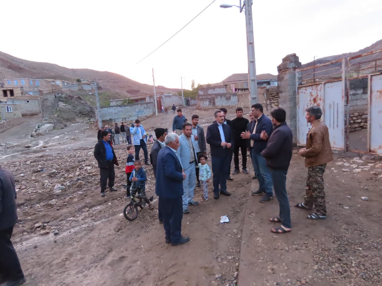 بازدید میدانی فرماندار از نقاط سیل زده شهرستان چایپاره