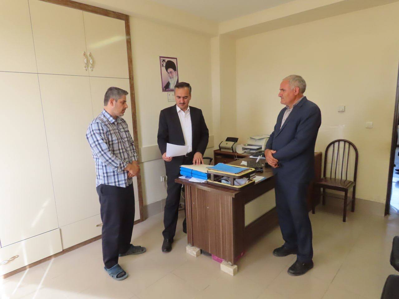 بازدید سرزده سعید شکورزاده فرماندار چایپاره از اداره صنعت ، معدن و تجارت شهرستان