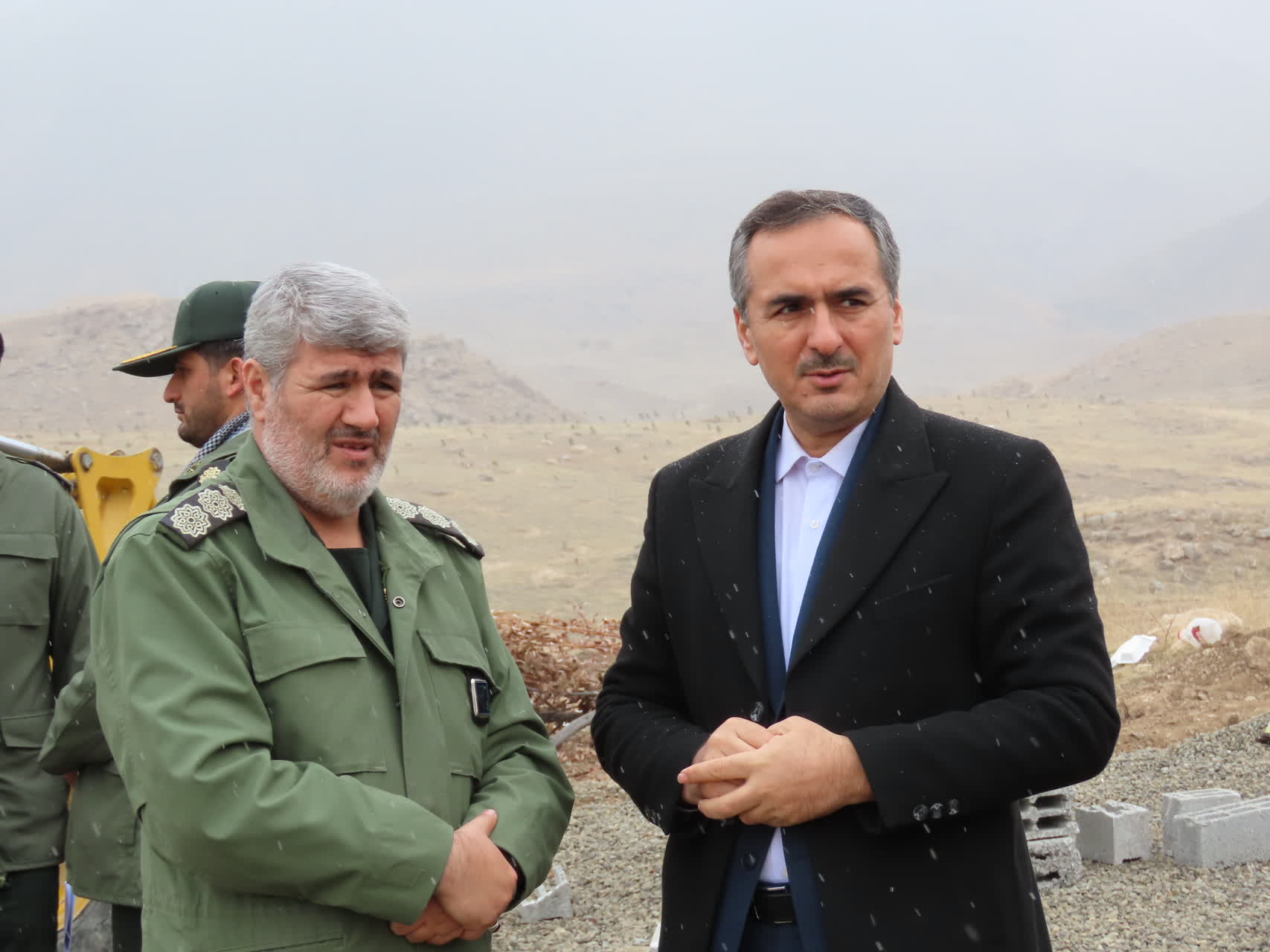 بازدید میدانی فرماندار شهرستان چایپاره از روند بهسازی و آماده سازی مزار شهید گمنام