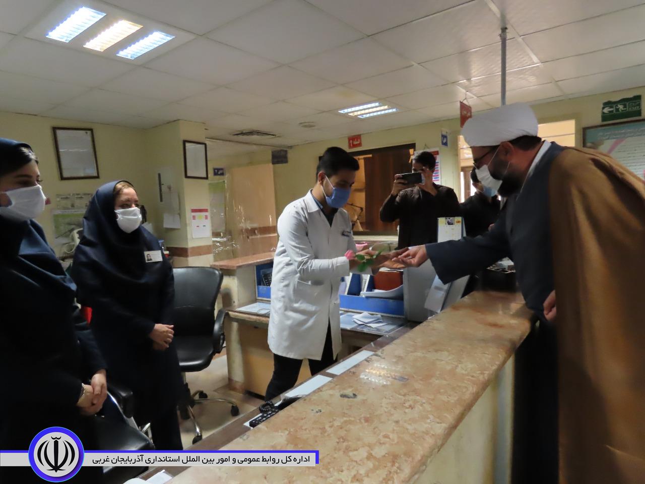 حضور امینی به همراه حجت السلام جمشیدی و مسولین شهرستان در بیمارستان امام خمینی (ره)