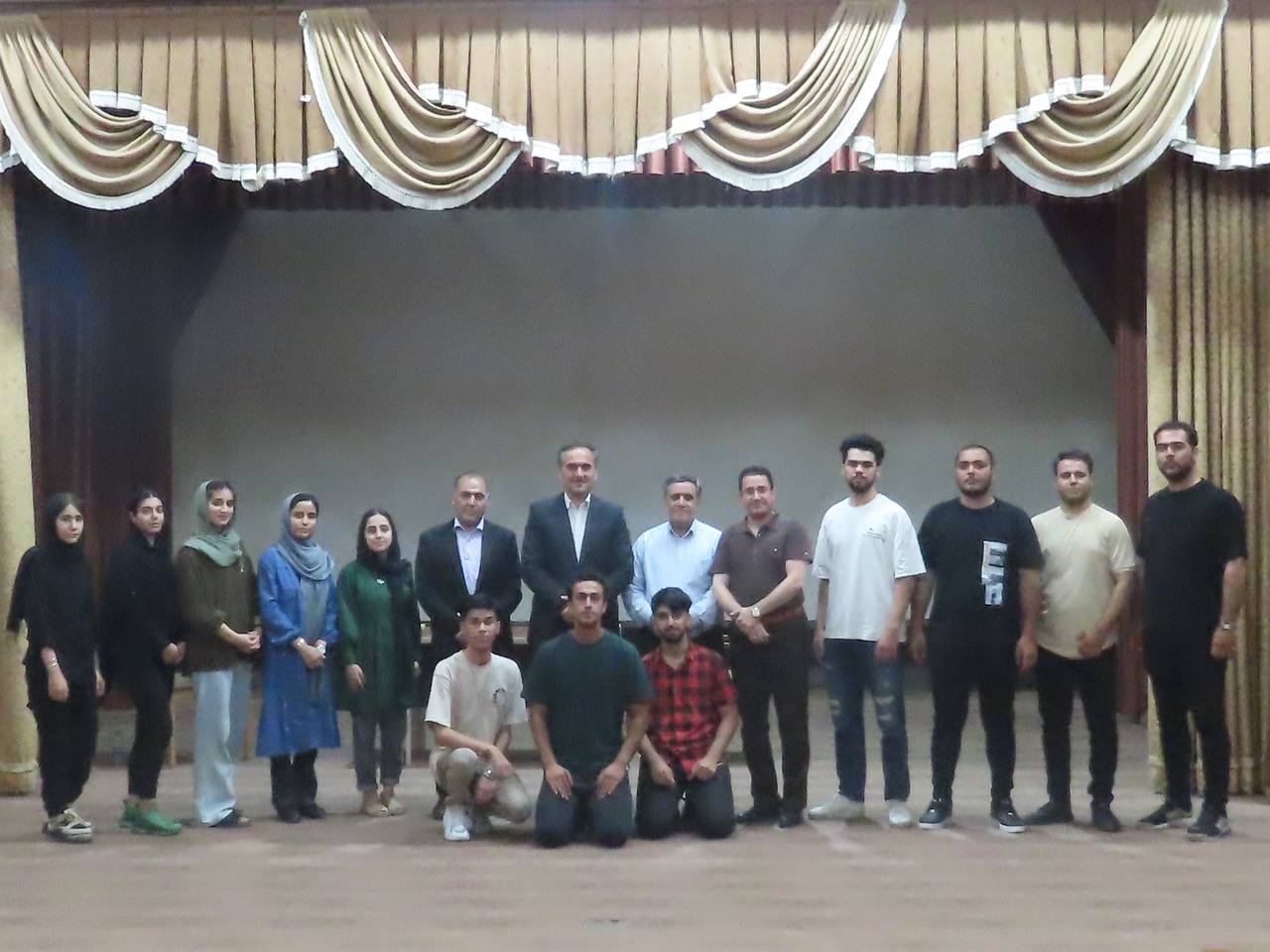 بازدید فرماندار از دوره آموزشی انجمن هنرهای نمایشی شهرستان چایپاره