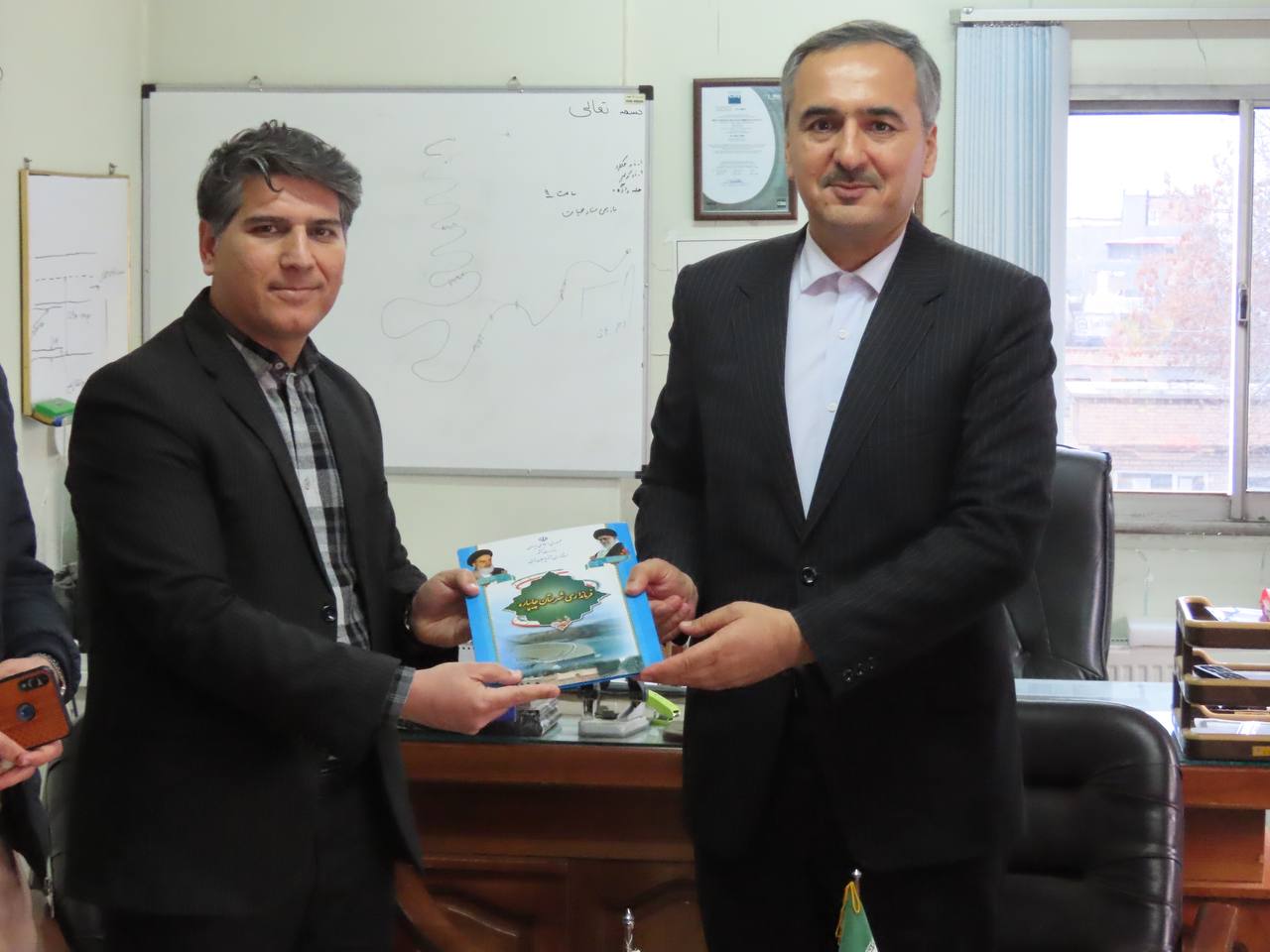 بازدید سرزده سعید شکورزاده فرماندار چایپاره از مخابرات