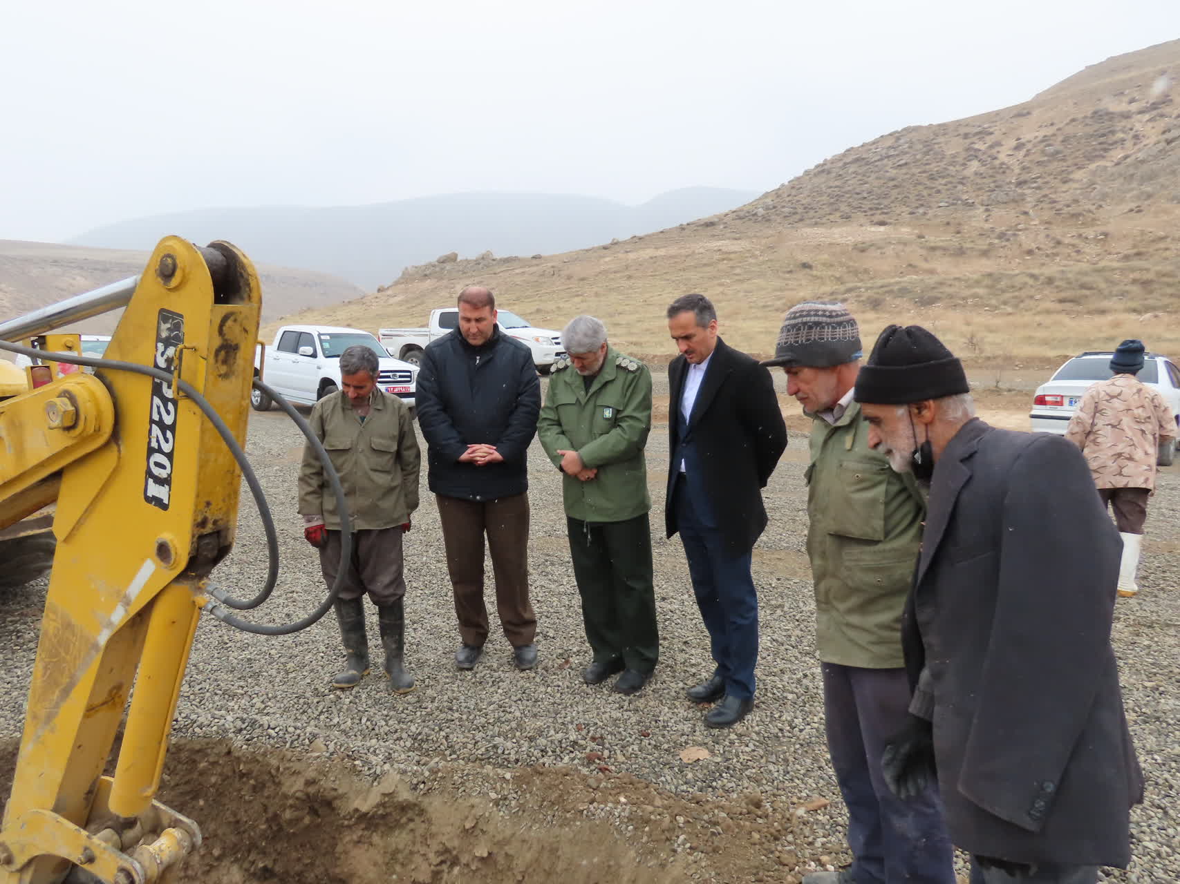بازدید میدانی فرماندار شهرستان چایپاره از روند بهسازی و آماده سازی مزار شهید گمنام