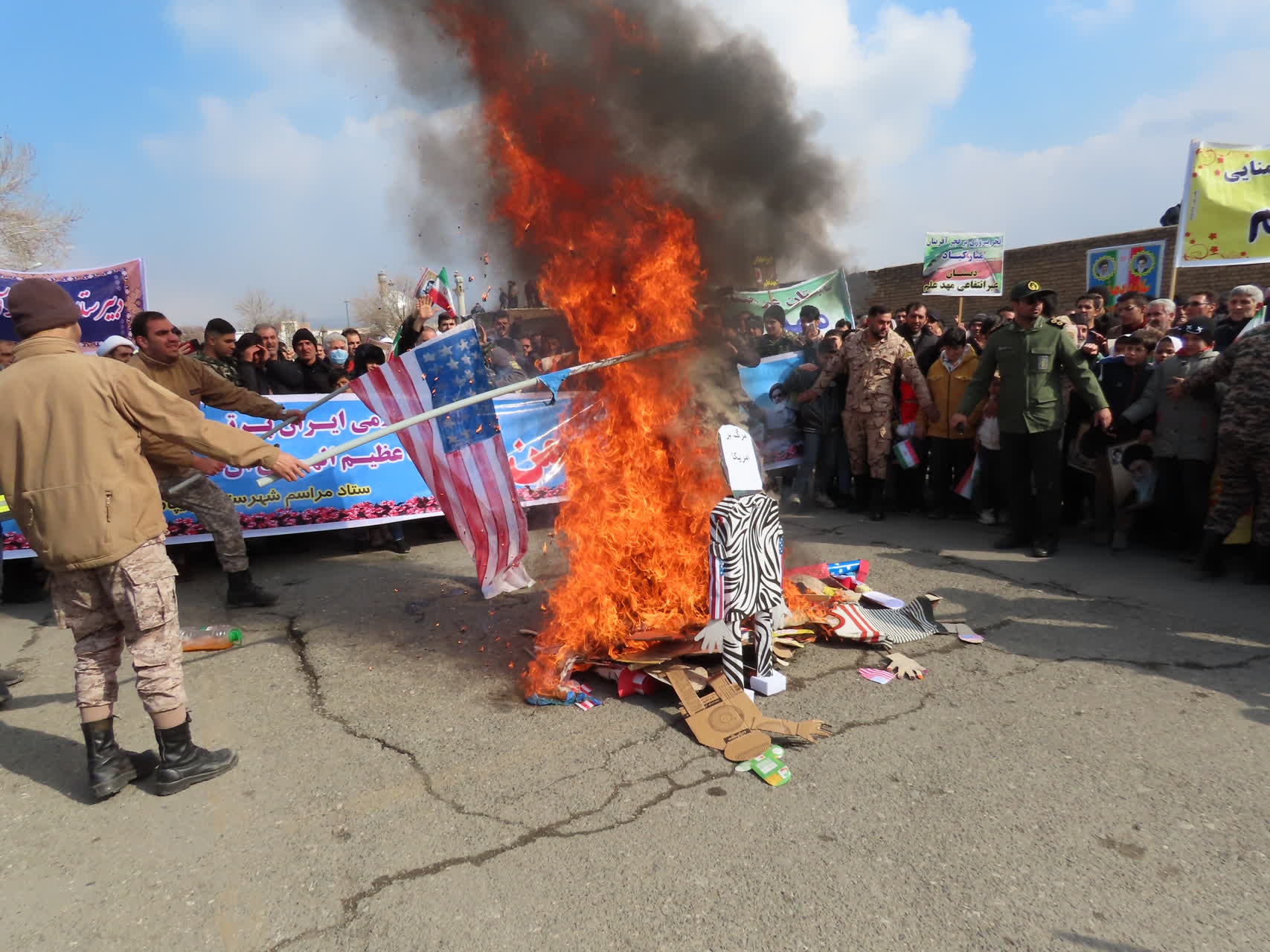 همزمان با سراسر کشور ، راهپیمایی یوم الله 22 بهمن مردم شهرستان چایپاره